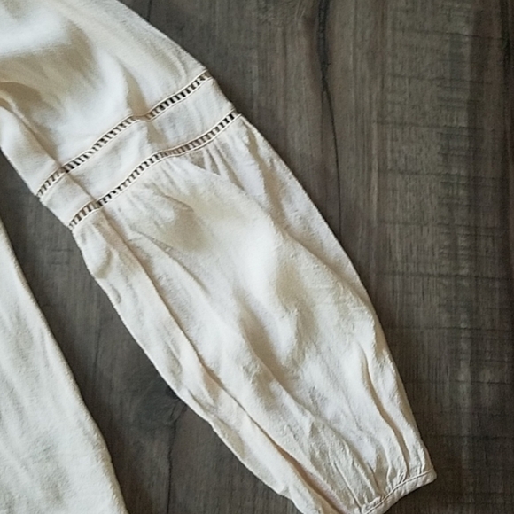 ❗SOLD❗ASTR THE LABEL Split Neck Cold Shoulder Blouse Sz Medium - Picture 6 of 8